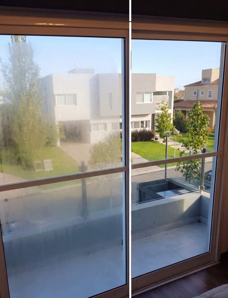 Comparación de ventana con condensación en vidrio simple frente a ventana con Doble Vidriado Hermético (DVH) de RAL Aluminio.